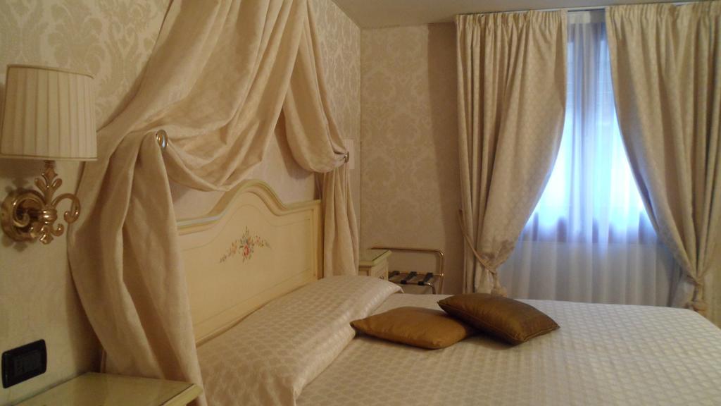 Ca' Del Duca Hotel Venice Room photo